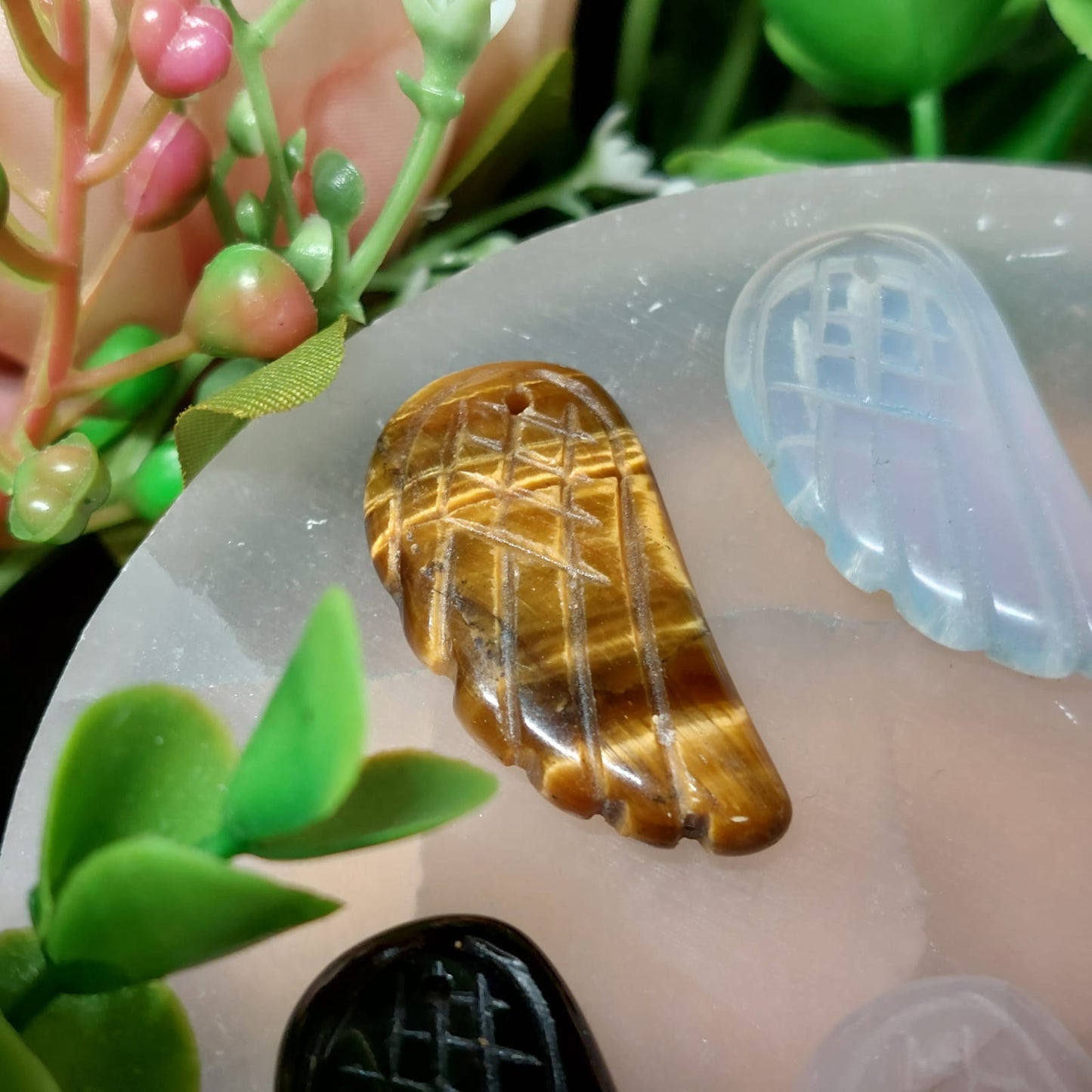 Flügel mit Bohrung in verschiedenen Kristallsorten