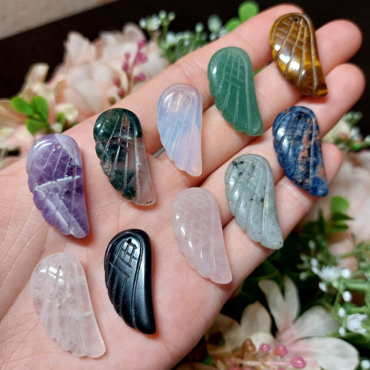 Flügel mit Bohrung in verschiedenen Kristallsorten