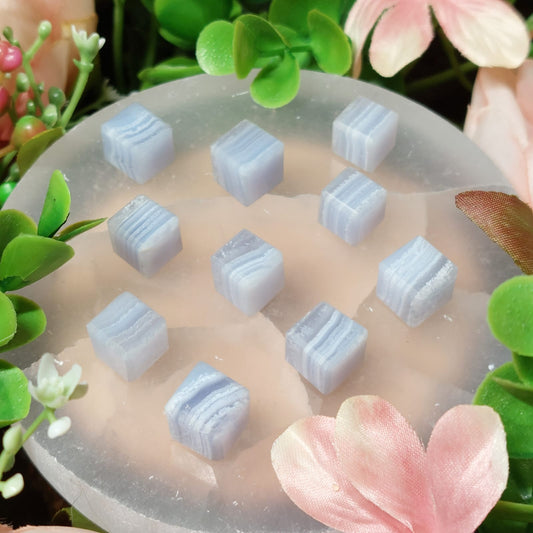 Blue Lace (Chalcedon blau gebändert) Mini Würfel