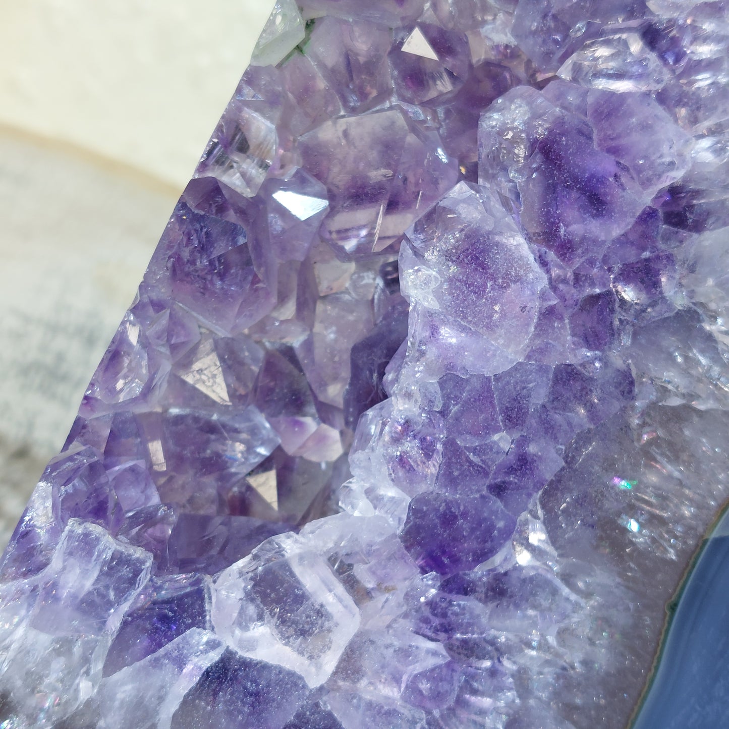 Achat Turm mit Amethyst Druse
