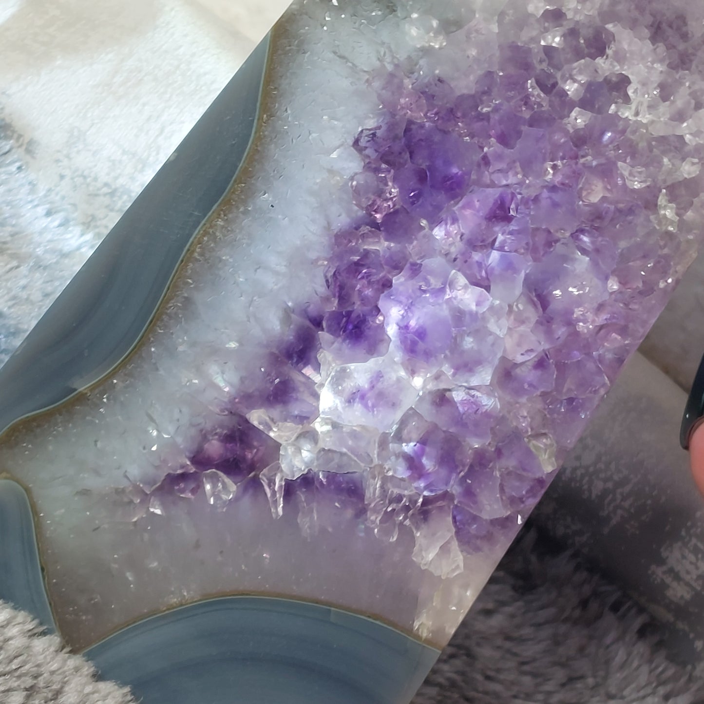 Achat Turm mit Amethyst Druse