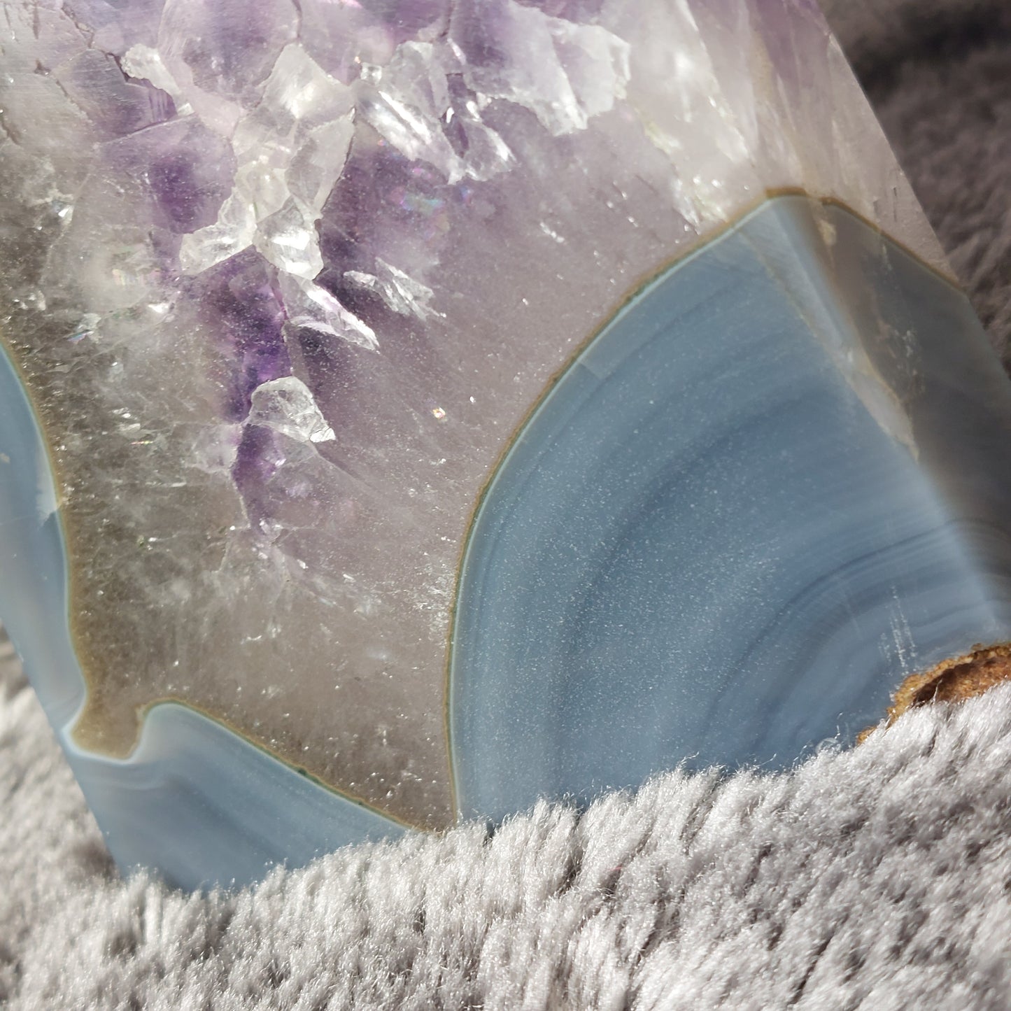 Achat Turm mit Amethyst Druse
