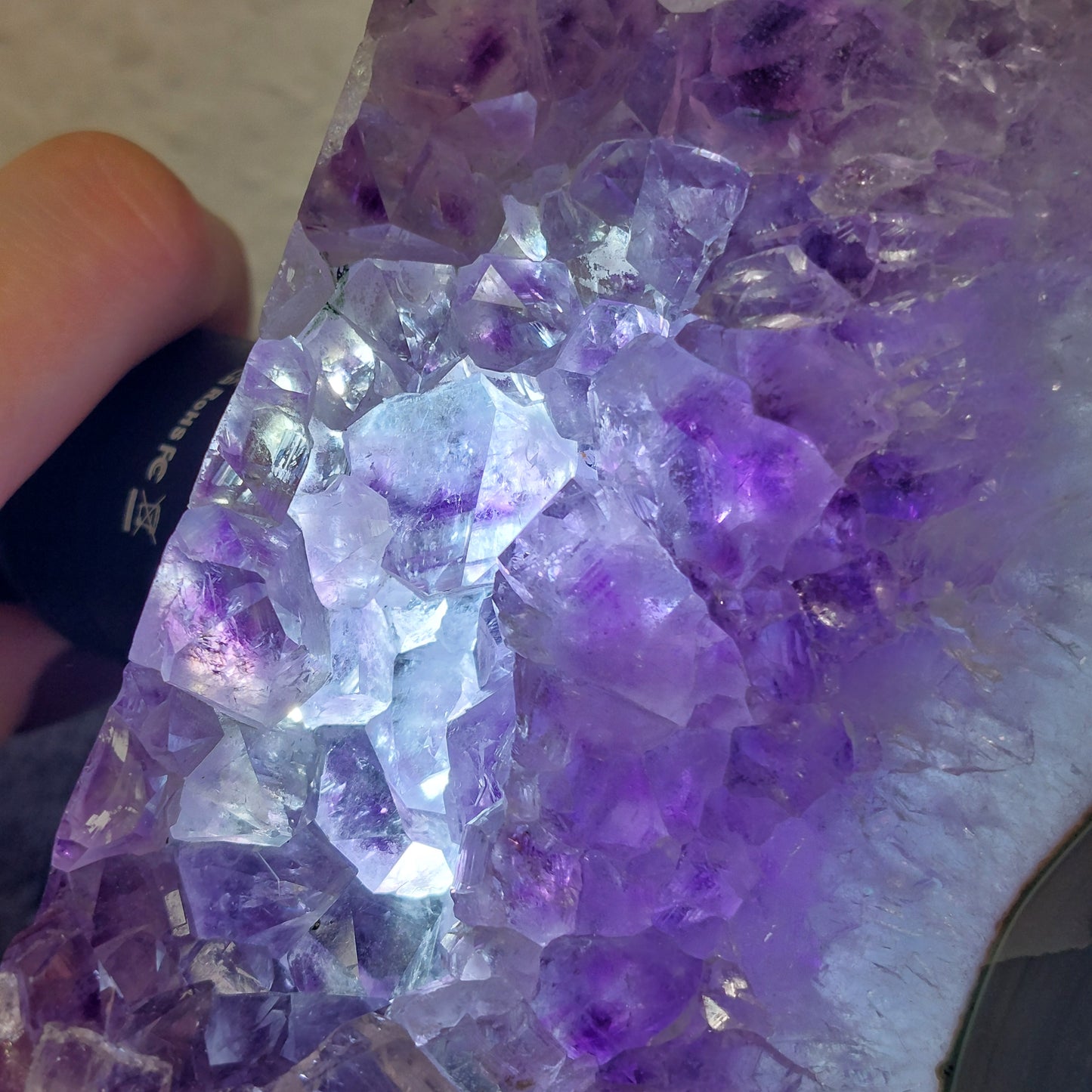 Achat Turm mit Amethyst Druse