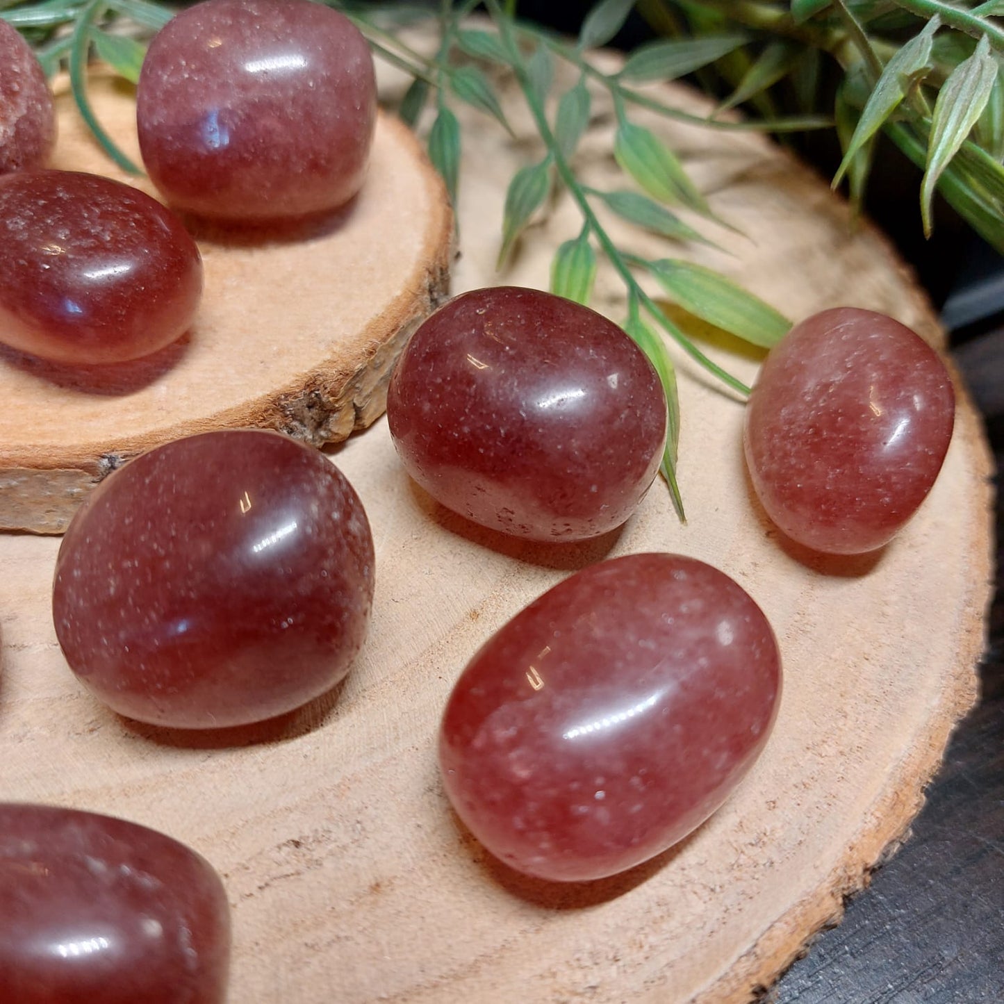 Erdbeerquarz Trommelstein